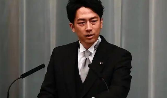 不是挺硬气吗？怎么一觉醒来全慌了？日本这回是真踢到了铁板。自家门口天上海上突然多