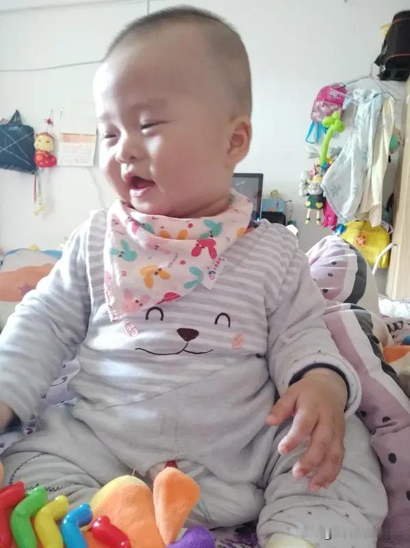 爸爸冲奶粉 9个月宝宝急到开口说话 2025年12月23号发生在北京的一件事太逗