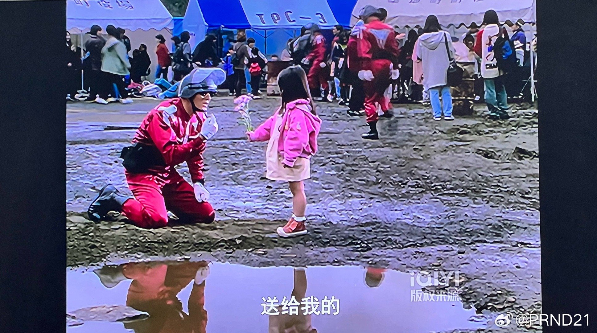 在补戴拿奥特曼（我小时其实几乎没看过奥特曼，绝大部分都是这几年看的）。有些家长抱