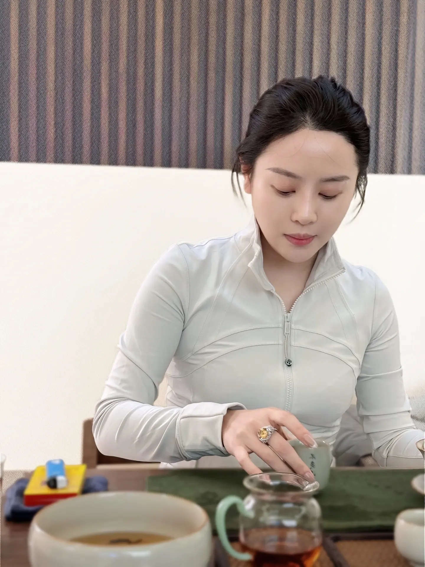 长相大气，气质优雅的女人大概就是这个样子吧