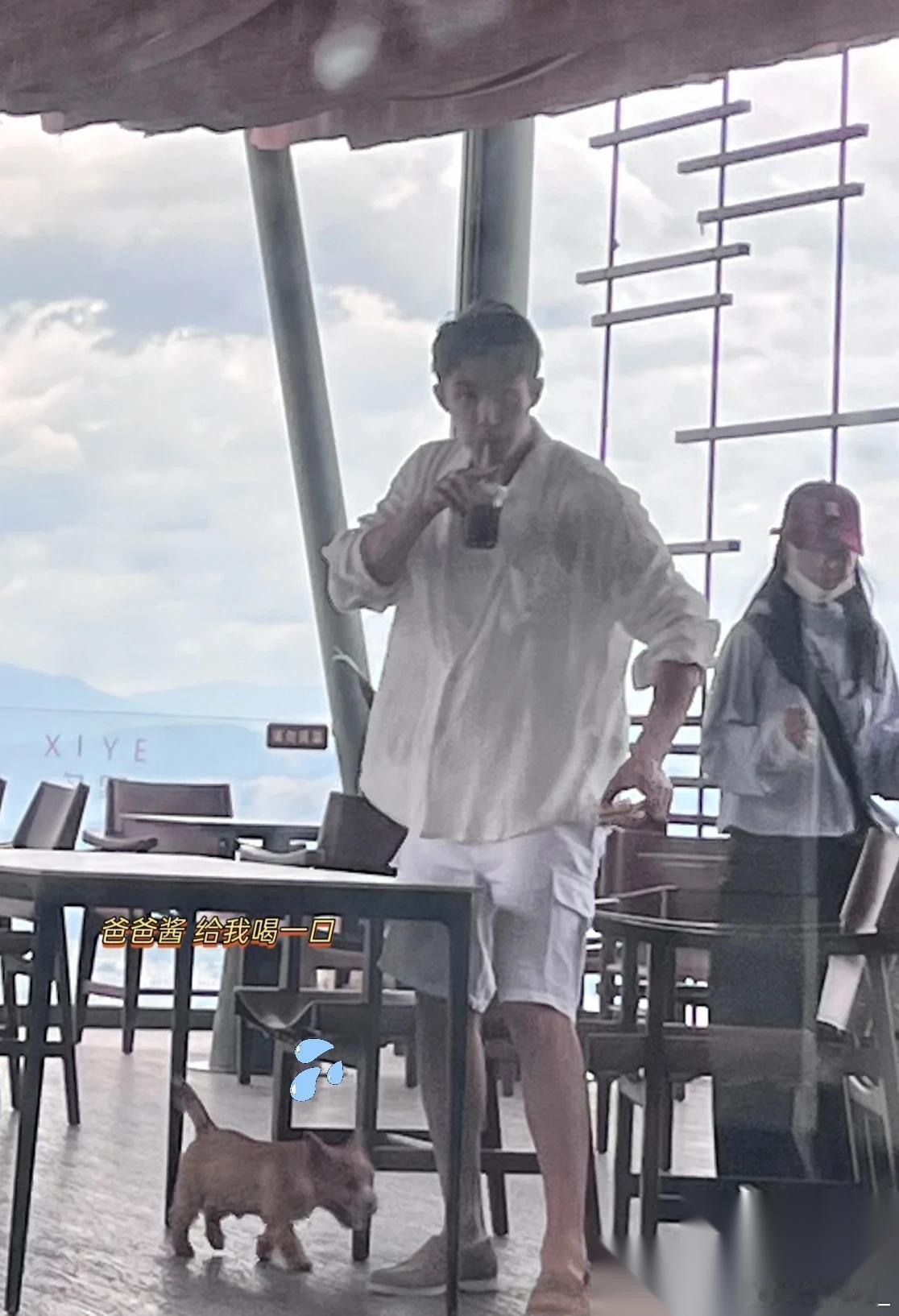 黄景瑜梦幻的打卡点 天际揉碎了紫蓝与橘橙，整片天空梦幻得不似人间。 景瑜哥哥，这
