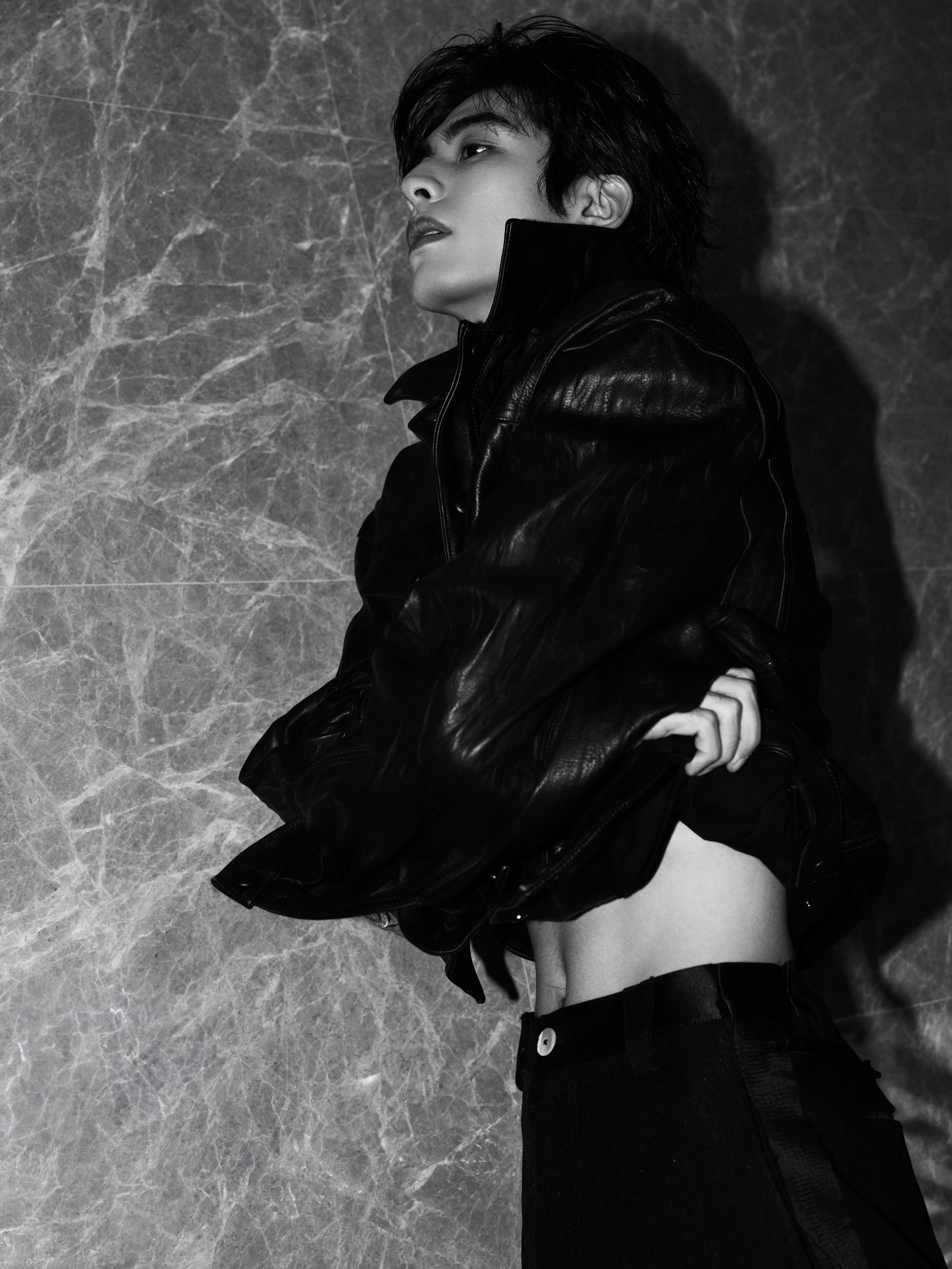 威龙的腰威龙的手威龙好脸宋威龙腹部线条宋威龙黑白胶片