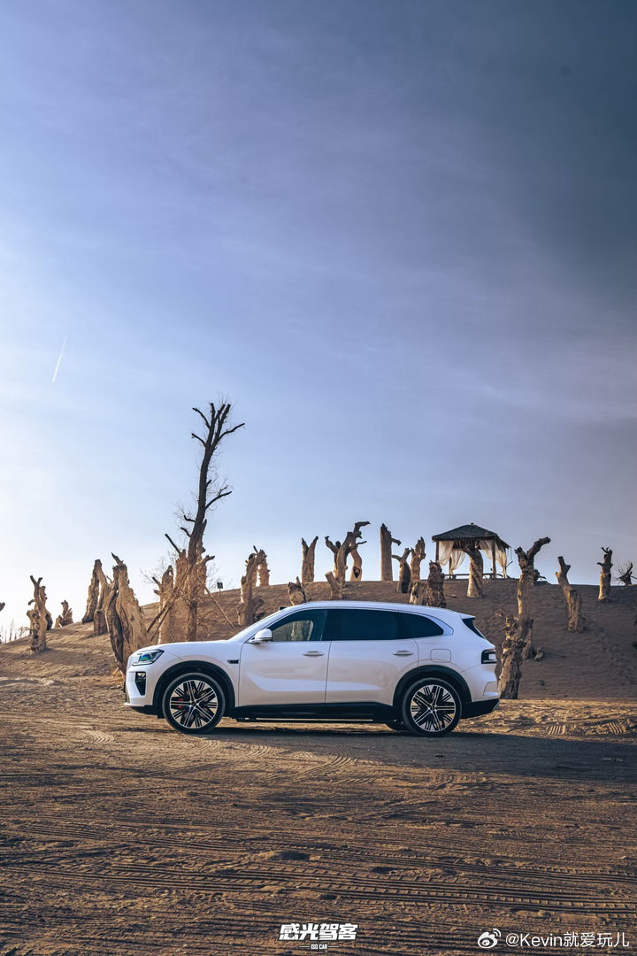 试了极氪8X，超乎想象的好，那种全面，太棒了。想要舒适，它的悬架很细腻，想要运动