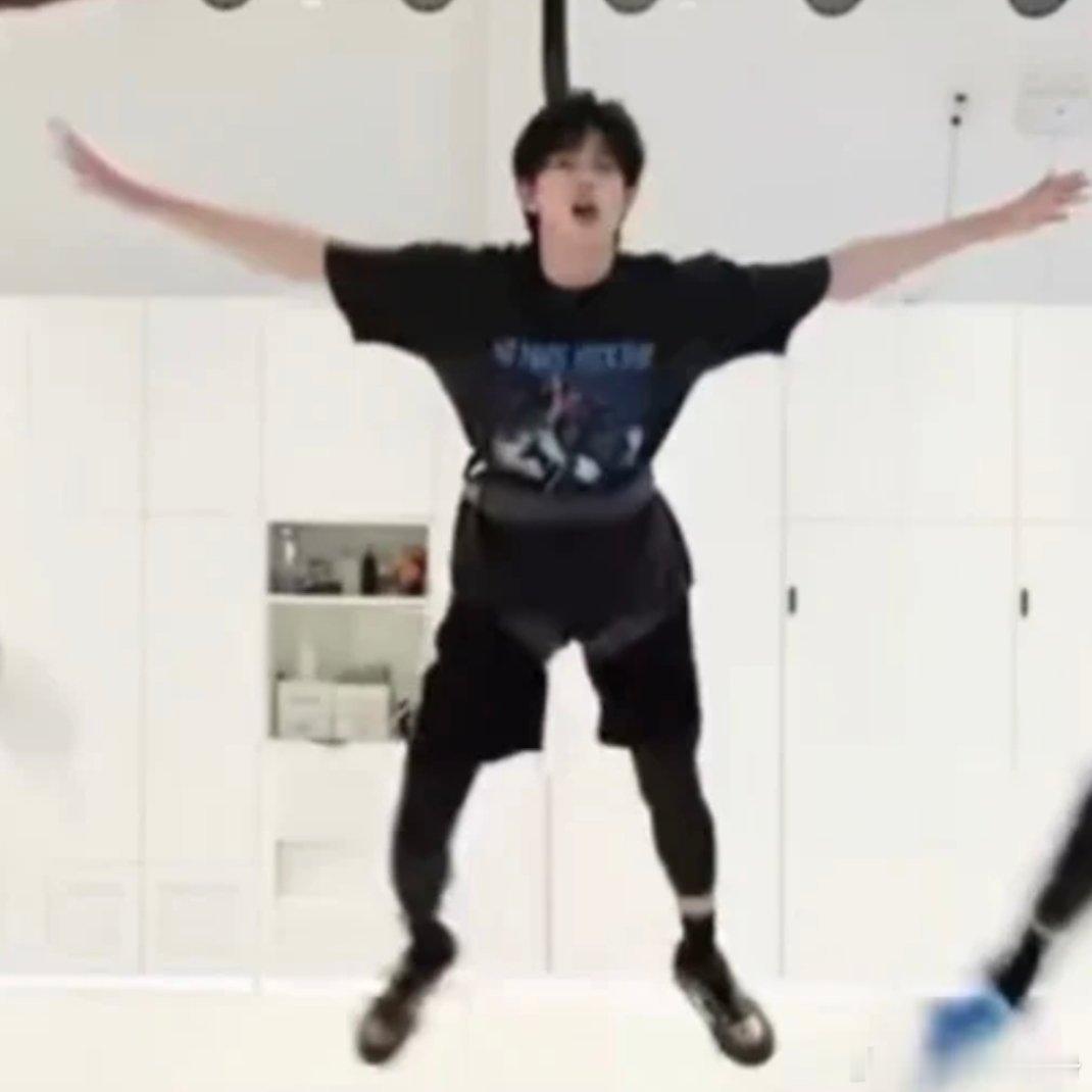 我们张小吉从小就会飞～张极05后第一男歌手 ​​​