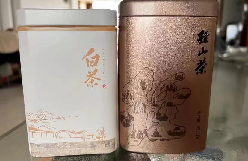 垃圾桶捡到未拆封茶叶好几罐，朱门酒肉臭
一亲戚是富人区小区，偶遇垃圾桶旁边扔着几