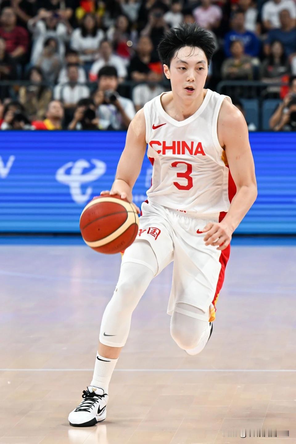 中国男篮89：87黎巴嫩，有一个球员不得不点评一下，那个人不是杨瀚森，杨瀚森实在