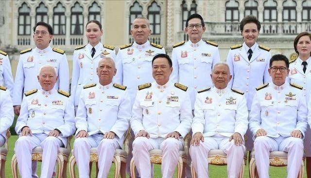 泰国政坛这一次可是“彻底变天”了！佩通坦估计做梦都没想到，老部下阿努廷一上台，就