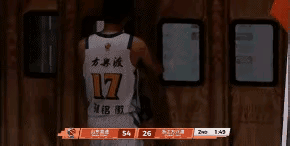 孙铭徽你还有理生气了，半场还没结束就自己回更衣室？12中2，三分4中0，比赛输了