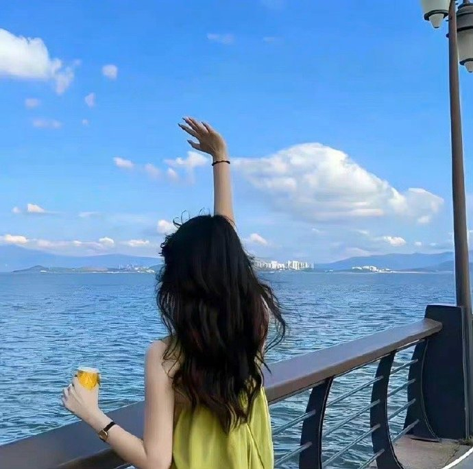 成长就是：渐渐温柔，克制，朴素，不怨不问不记，安静中渐渐体会生命盛大。 