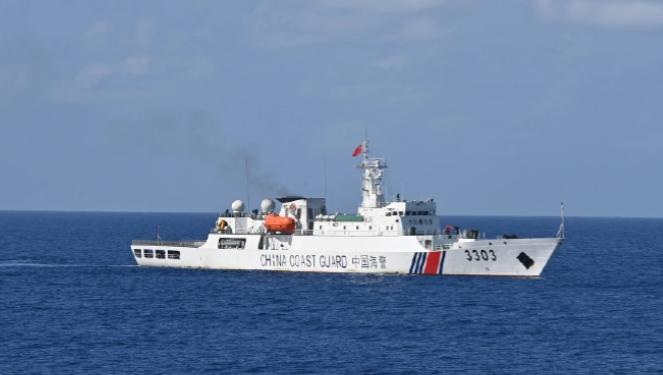 台湾三艘船围堵大陆一艘海警船，围了34小时。你真以为这是一场势均力敌的海上对峙？