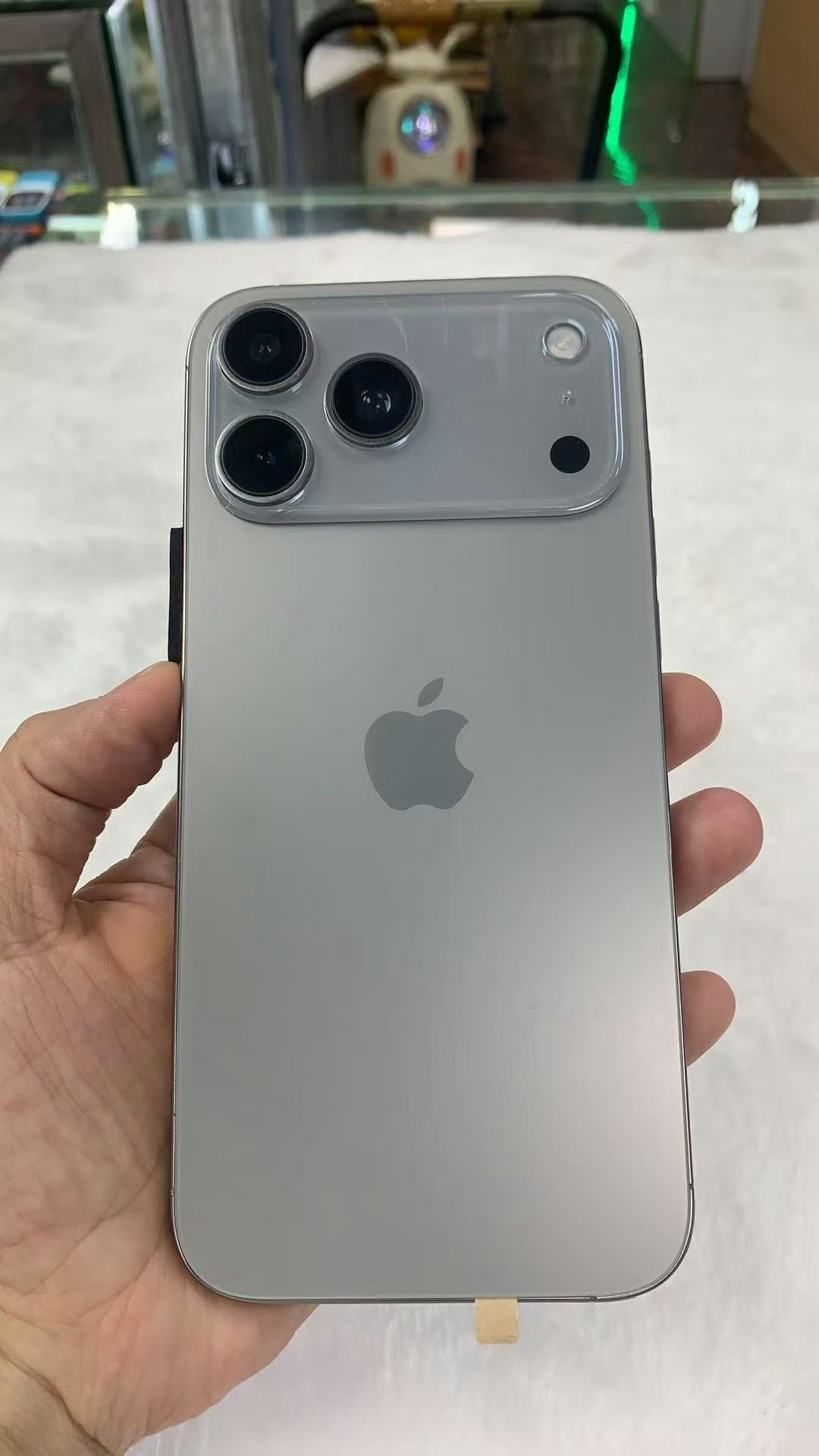 伪装成iPhone17Pro的山寨产品出现真够牛的，真机还没发布，山寨的就先出来