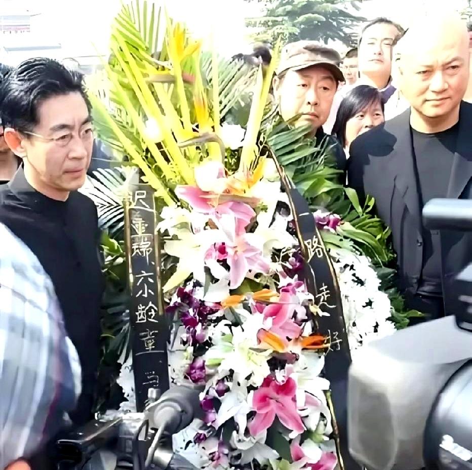 你说这是电视剧里的师徒情深？
其实生活中也真有！
2009年，扮演沙僧的闫怀礼老