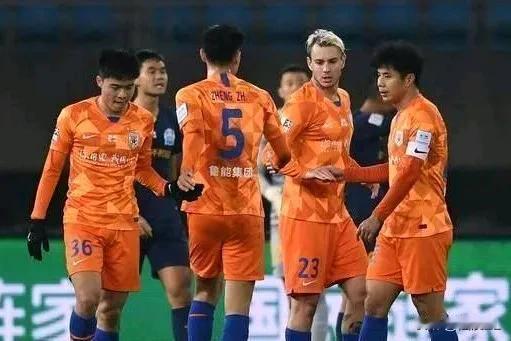 谁最可惜？最让球迷意难平的泰山队五名球员:
  1、蒿俊闵，功勋球员，效力泰山队