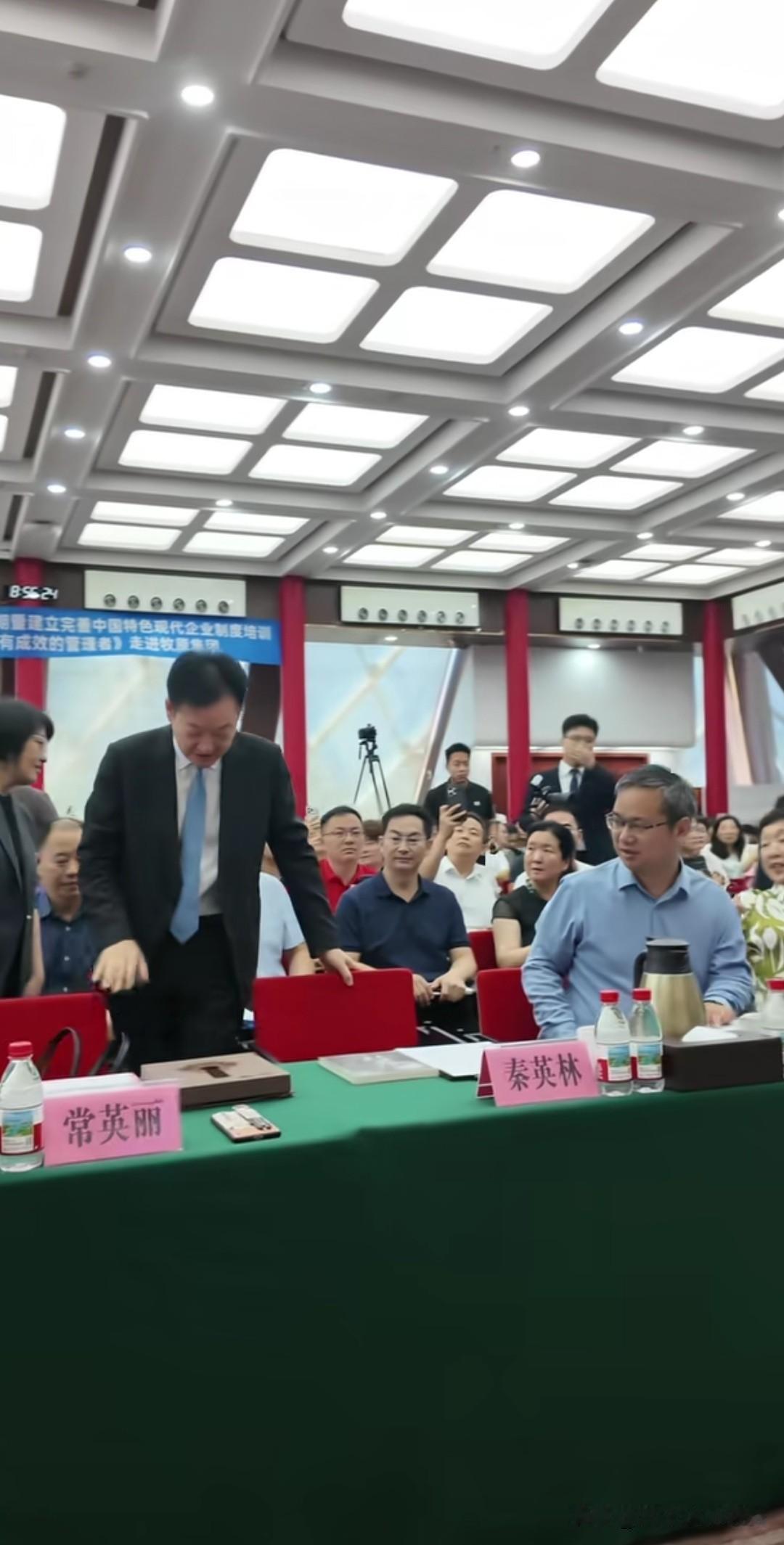 牧原集团董事长秦英林的这个做法真的太赞了。

最近，在一次外国专家给牧原集团高管
