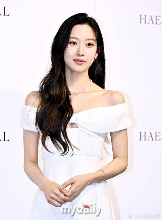 鲸鱼星女主是文佳煐！！！！！！！！！！！ 【独家】文佳煐，《鲸鱼星》的女主人公3
