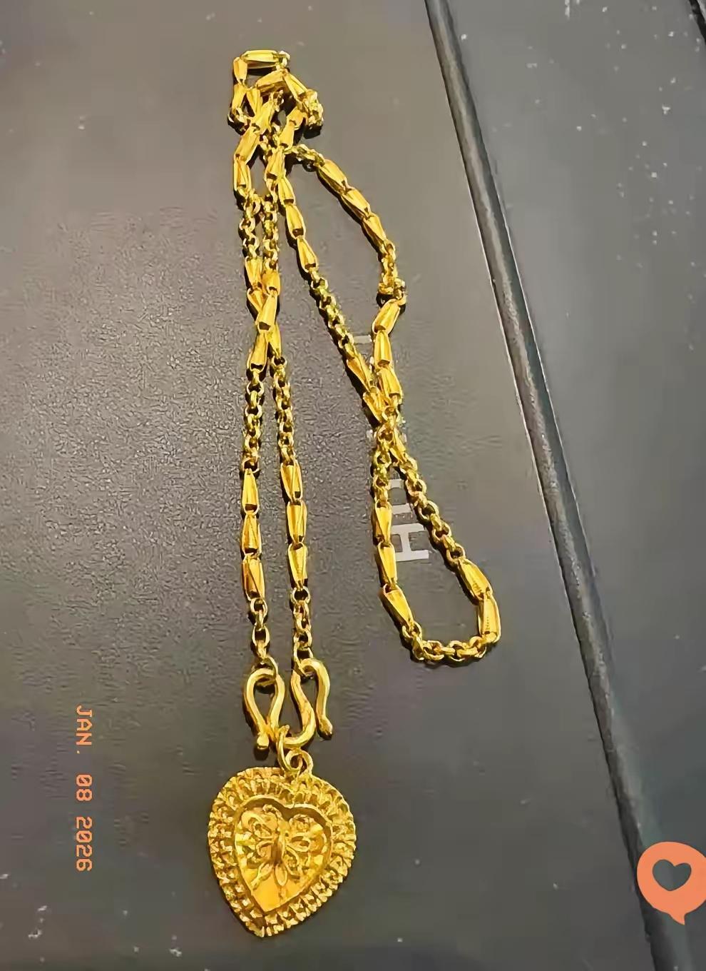 前几天我咬牙把戴了五年的金项链卖了，结果被现实狠狠打了一巴掌。
 
其实，像我这