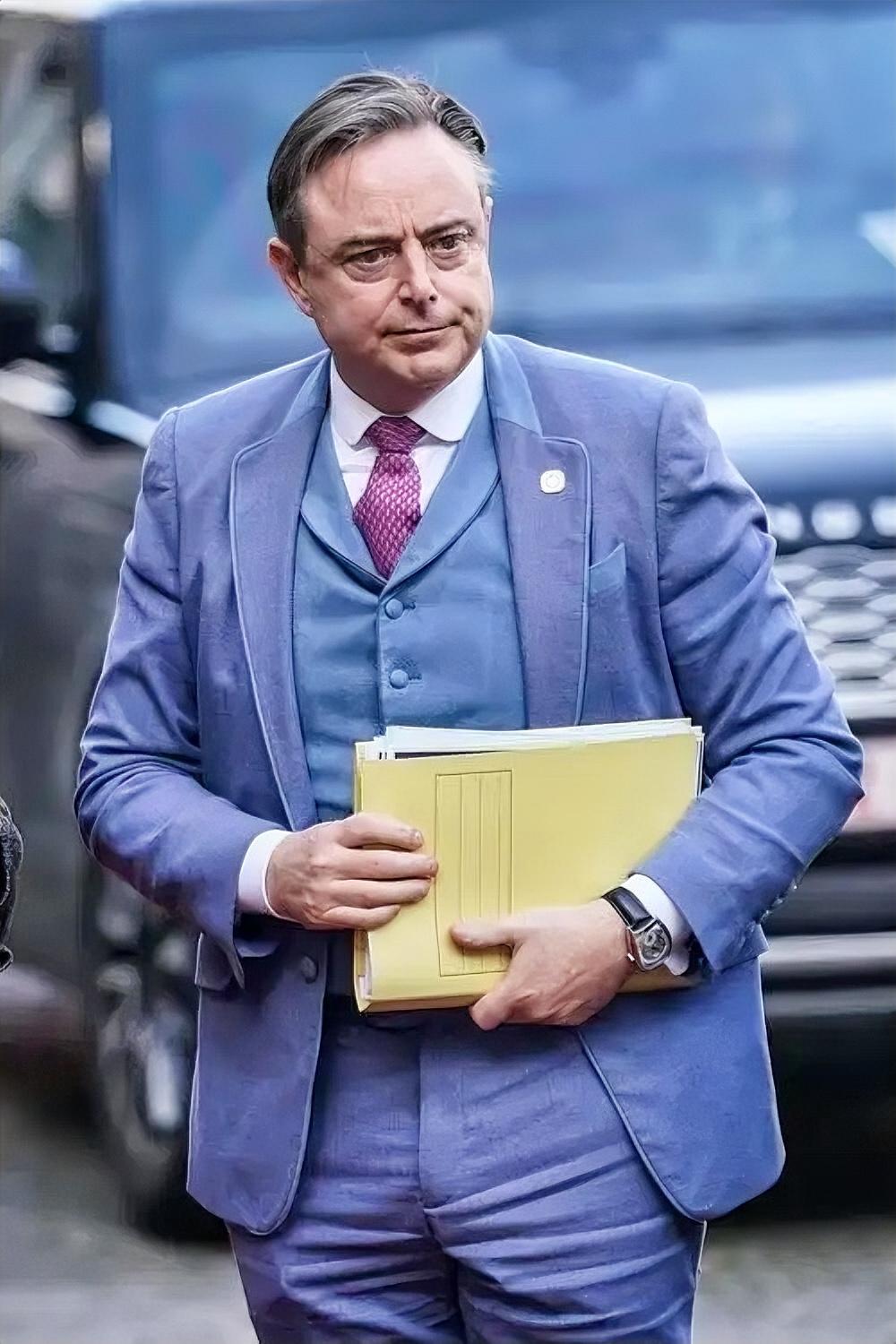 全网怒、必须制裁比利时首相，颠倒黑白，必须付出代价 .

中欧经贸往来根基深厚，