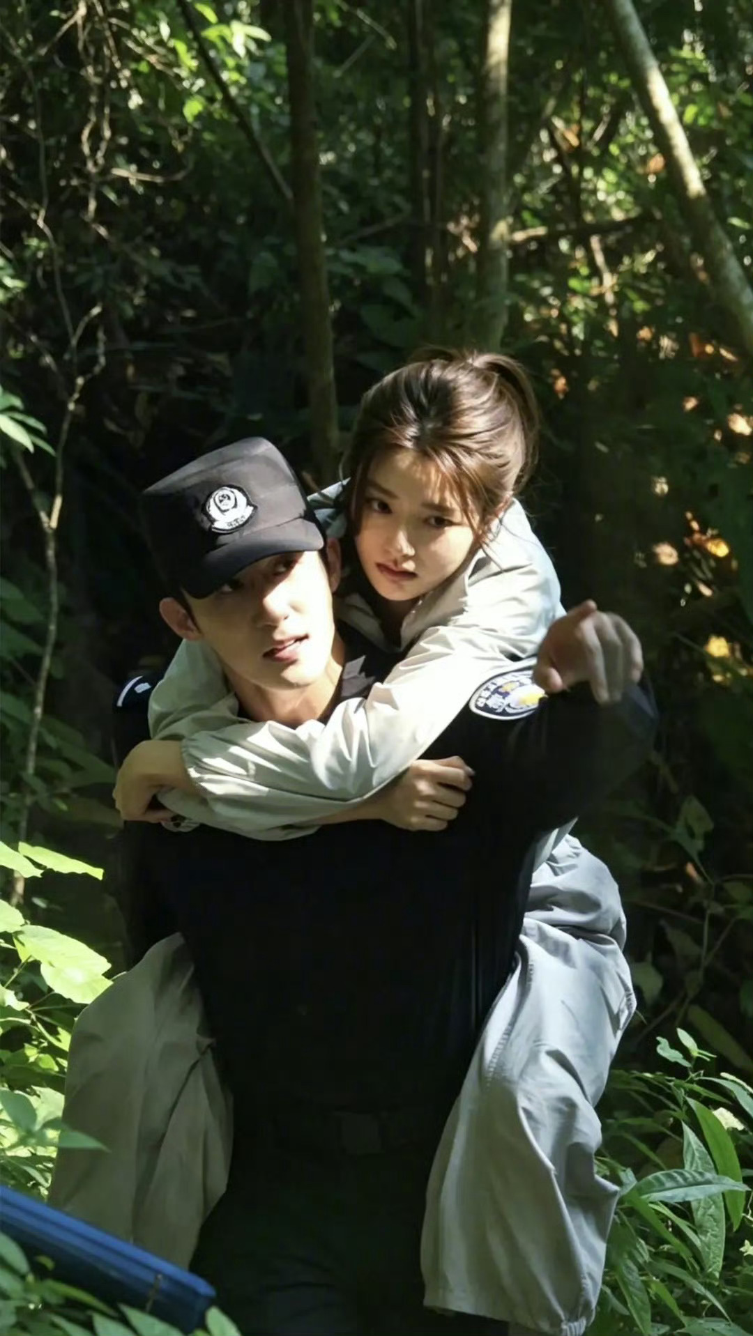 爱奇艺4-5月扎进现偶的春天：《明川有知夏》 黄景瑜×徐若晗《雾里青》 李现×张