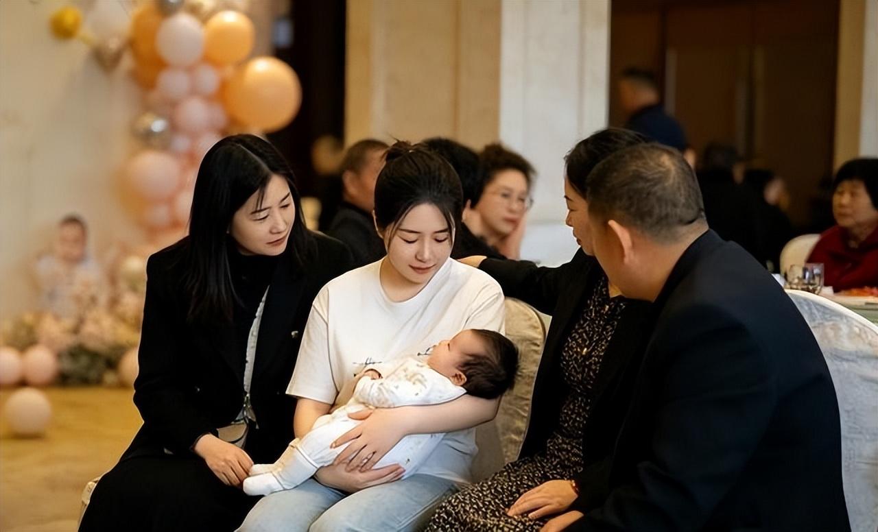 彻底刷新三观！见过贪心的，没见过这么肆无忌惮、毫无底线的渣男！

同一天同一家酒