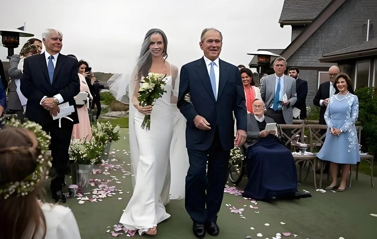 共和党前总统里面，最出名的是布什一家人，为什么不去为特朗普站台？

第一、特朗普