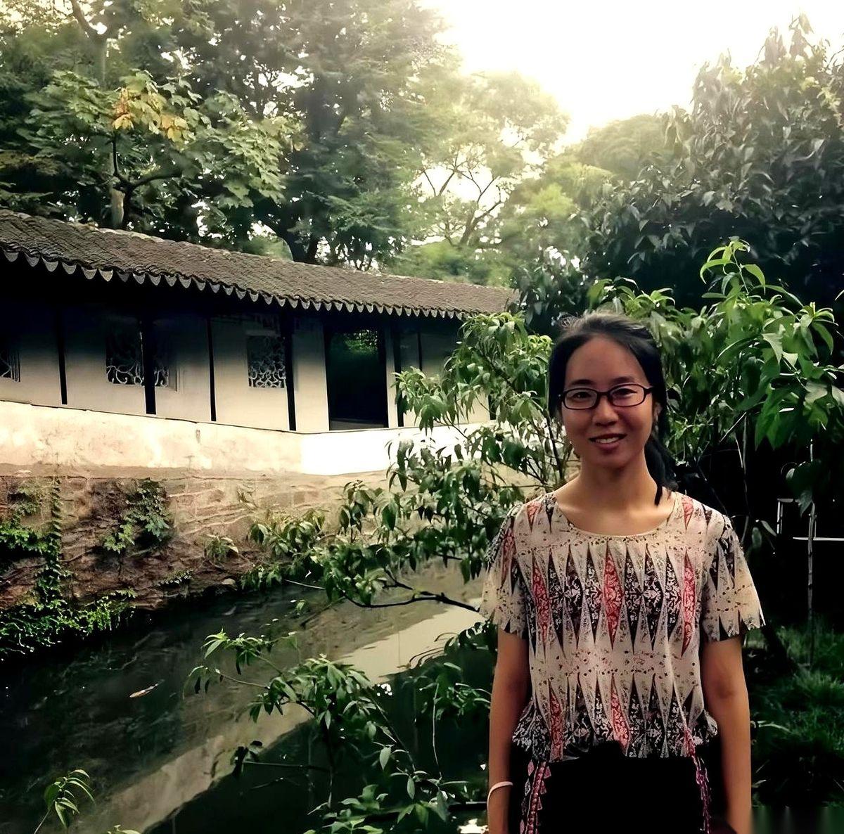 很多人纳闷，46岁的长江学者付磊，为啥偏偏看上个长相普通的女博士曾梦琪？
一份8