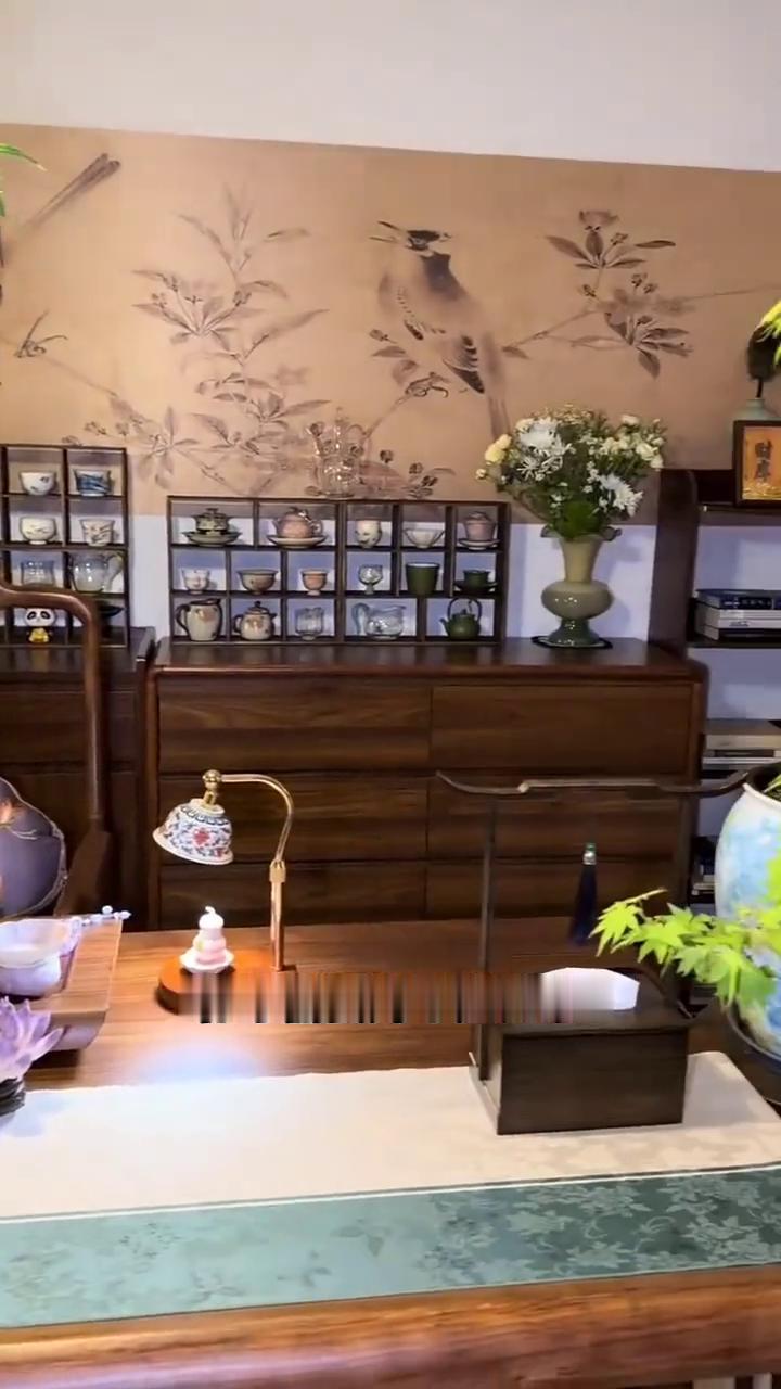 一个人什么时候最值钱？
一个人怎样才能每天开心快乐？只有在那个对的人面前才会幸福