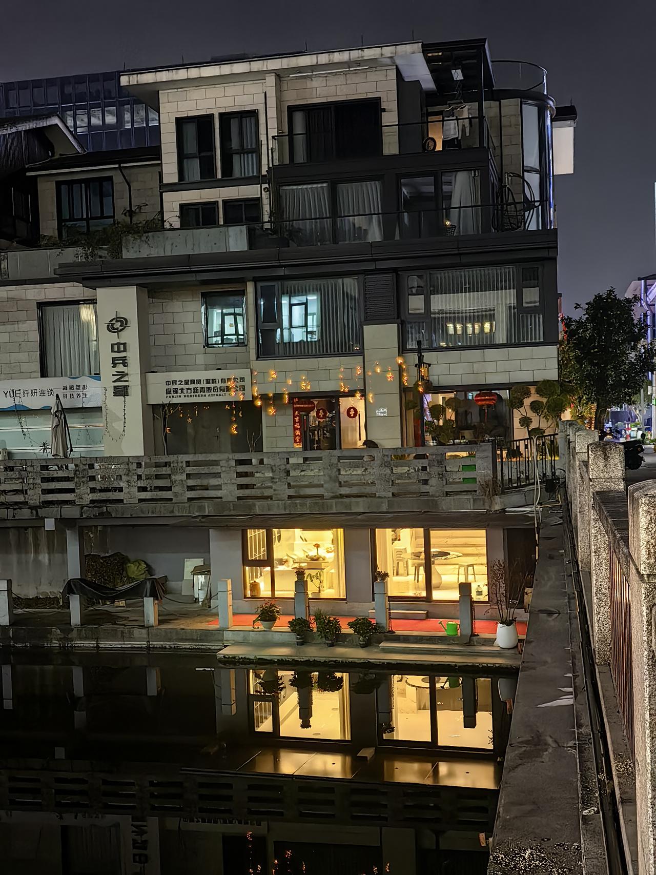 明天周周一大盘 明日市场展望 一展望
周末消息：基本都是上周表现的题材。1、商务