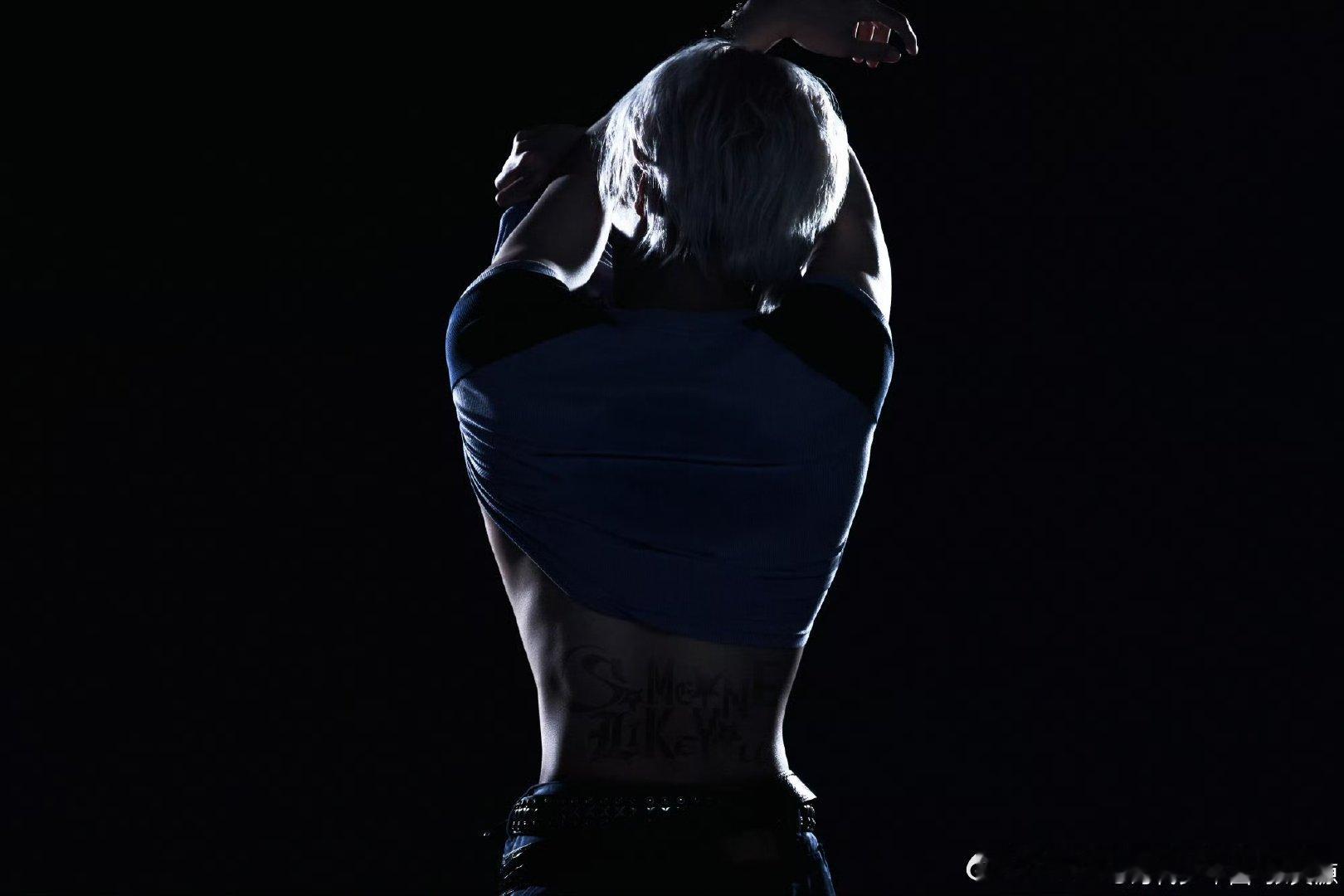 张真源把新歌名字画在了腰上张真源someonelikeyou预告张真源把新歌名字