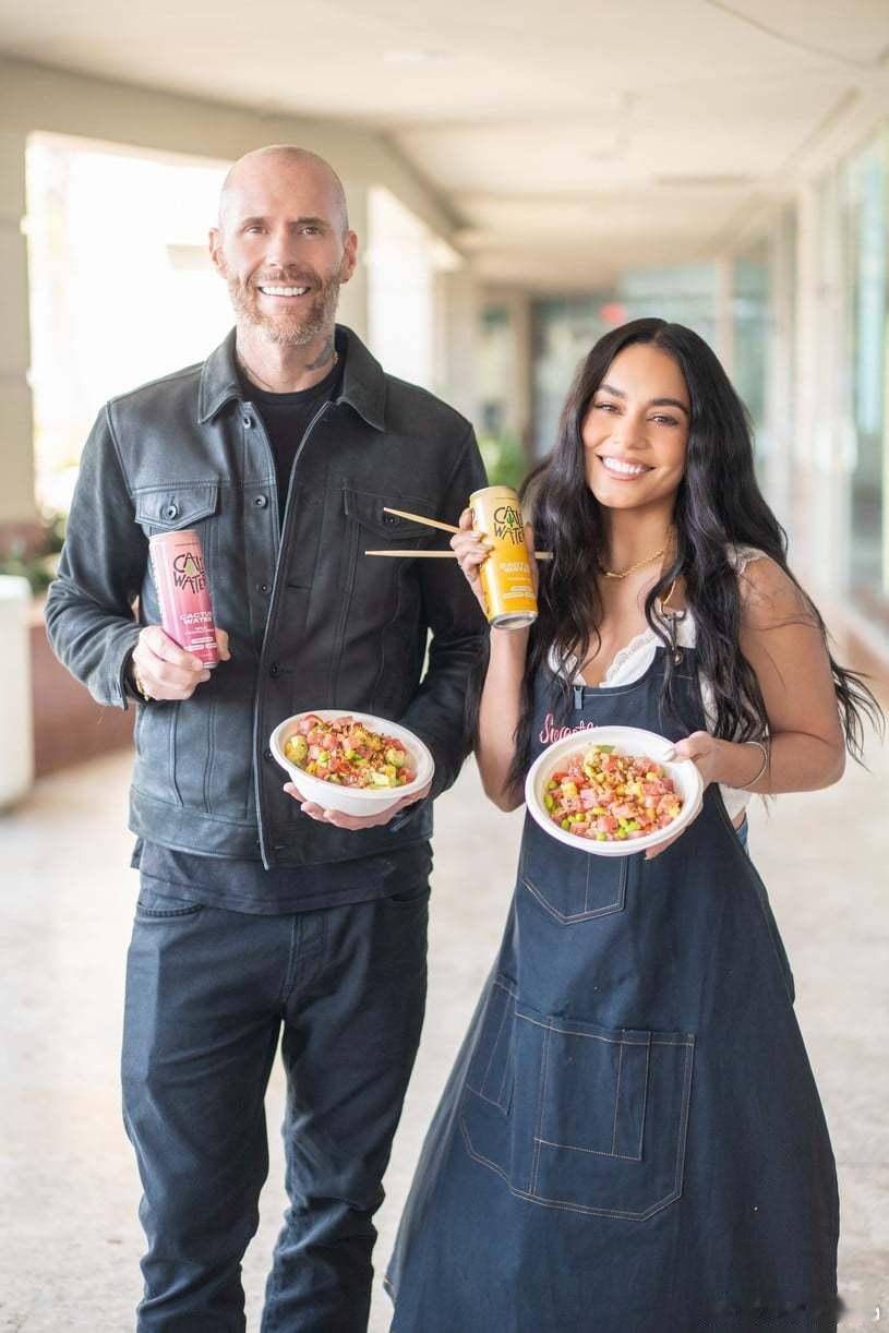 Vanessa Hudgens凡妮莎哈金斯投资的饮料水品牌cali water将