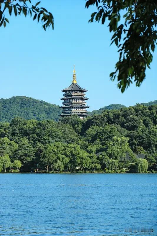 “江南忆，最忆是杭州。”下面这份杭州旅行攻略，帮你把精华景点和特色玩法都梳理好了