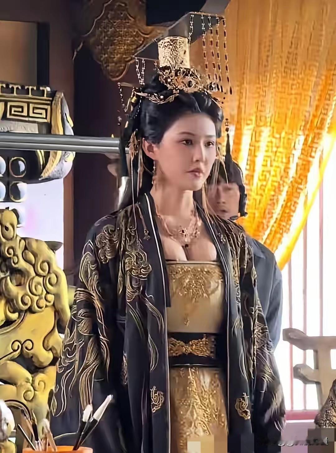 女演员:导演安排的，我也没有办法啊！导演:观众喜欢看，我也没有办法啊！观众:哪一