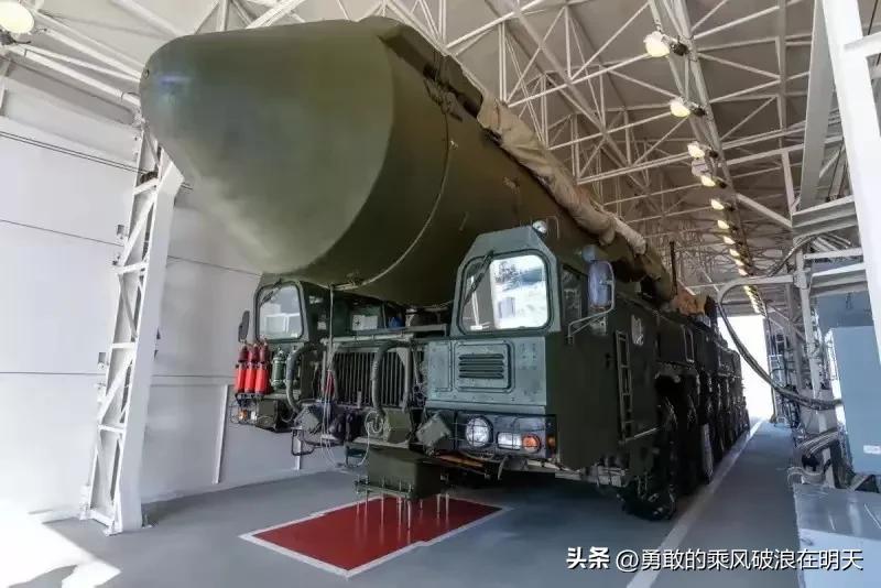 大家看着吧，要不了多久，美国就得和向俄罗斯服软，俄罗斯把榛树导弹部署在古巴了。