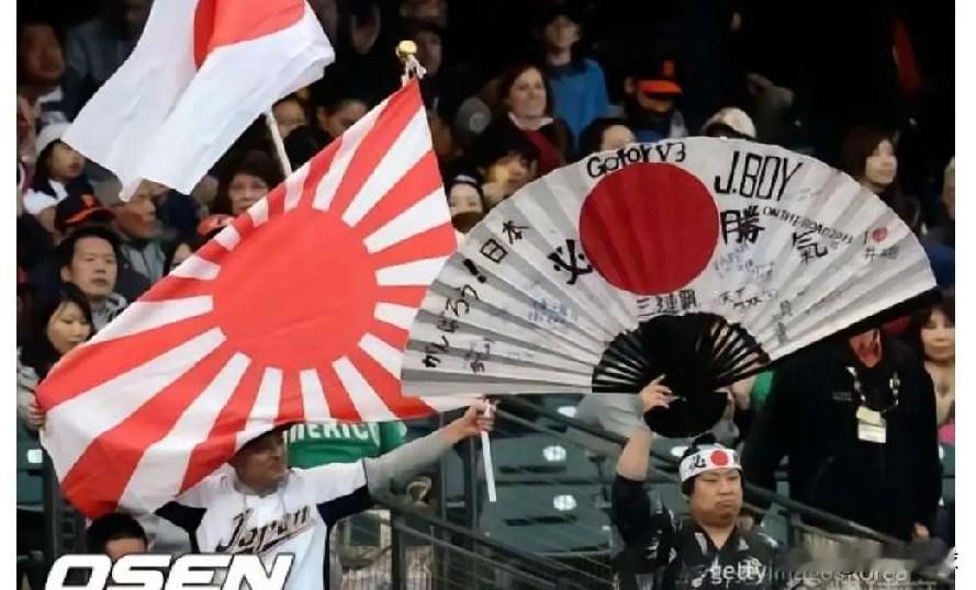 奉劝中国球迷不要再无脑追捧日本国家队了，看看日本球迷的龌蹉表现。据韩国媒体报道，