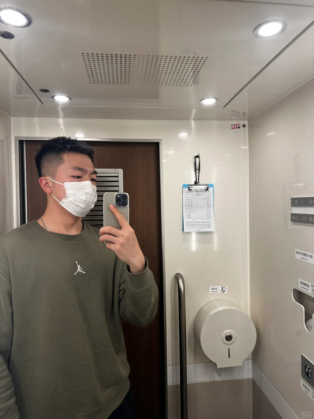 高铁的门跟我一样高～