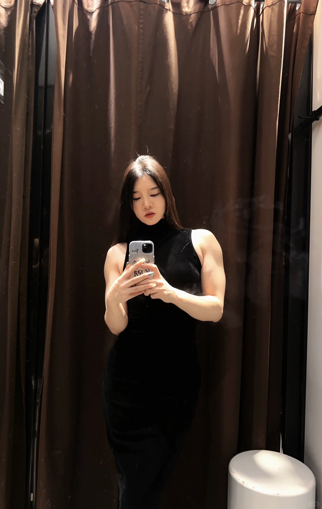 当肌肉女穿包臀裙！！
