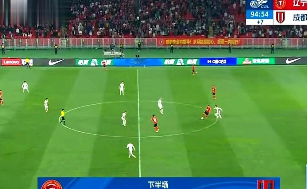 成都蓉城赢球，现在都得靠拜合拉木上场“续命”了？

90分钟换上他，费利佩就倒钩