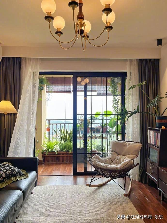 现在楼市里面又有不少专家说当下的楼市就是2015年的楼市，说房价马上就要起飞大涨