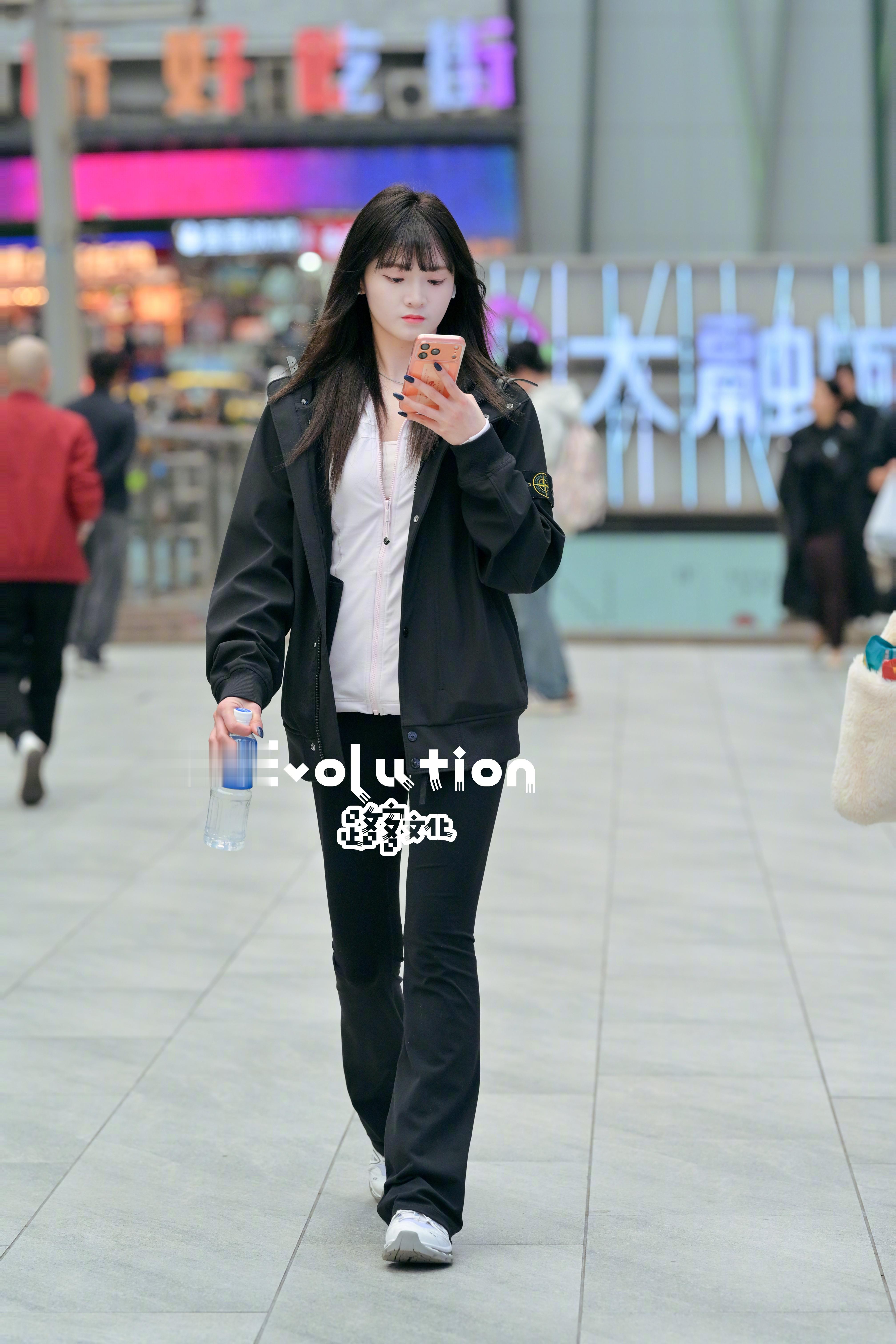 小姐姐穿搭看着很普通其实很会穿哈！ 