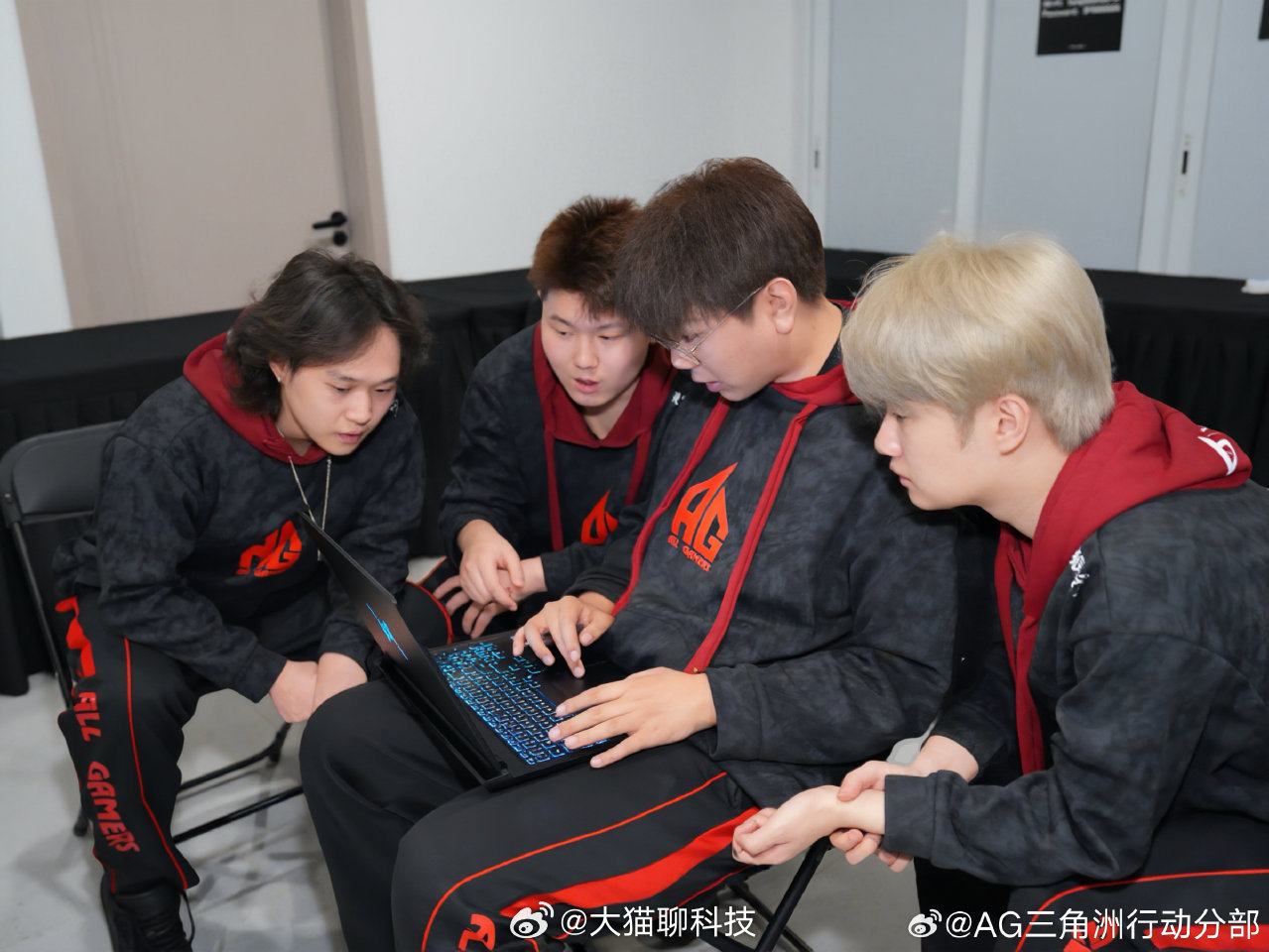 荣耀WIN游戏本照片曝光了A面、C面设计炫酷，不得不说有高端游戏本那味儿了最关键