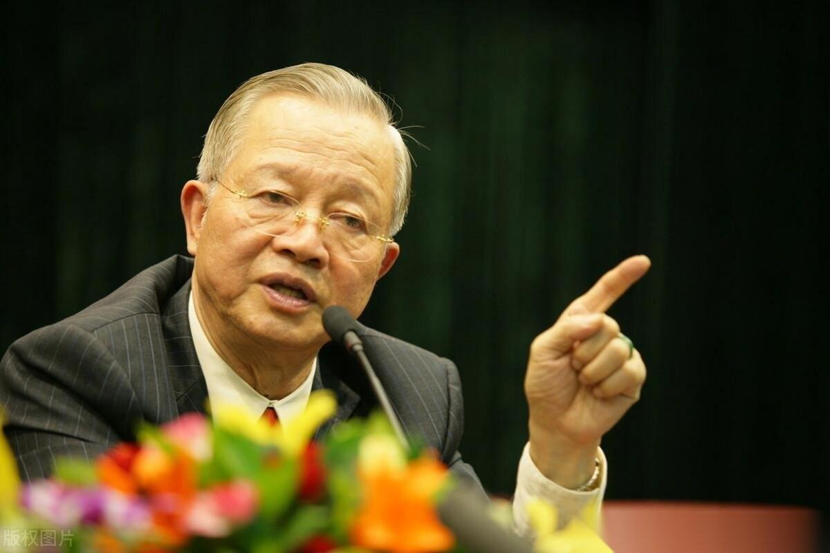 曾仕强说：“永远不要在谈话中自贬，不要说自己身体不好、长得不行、脑子不行、能力不