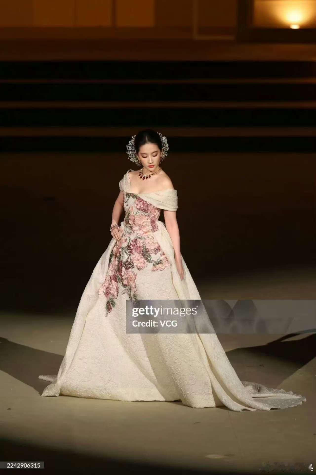 刘亦菲vogue盛典g社生图刘亦菲出席vogue盛典g社生图刘亦菲vogue盛典