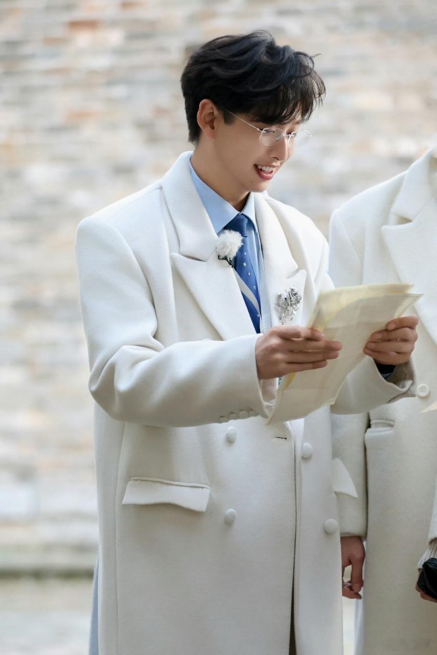 齐思钧出场有偶像剧那味了光一个出场都这么惊喜满满，不敢想这小子在我家那小子里面的