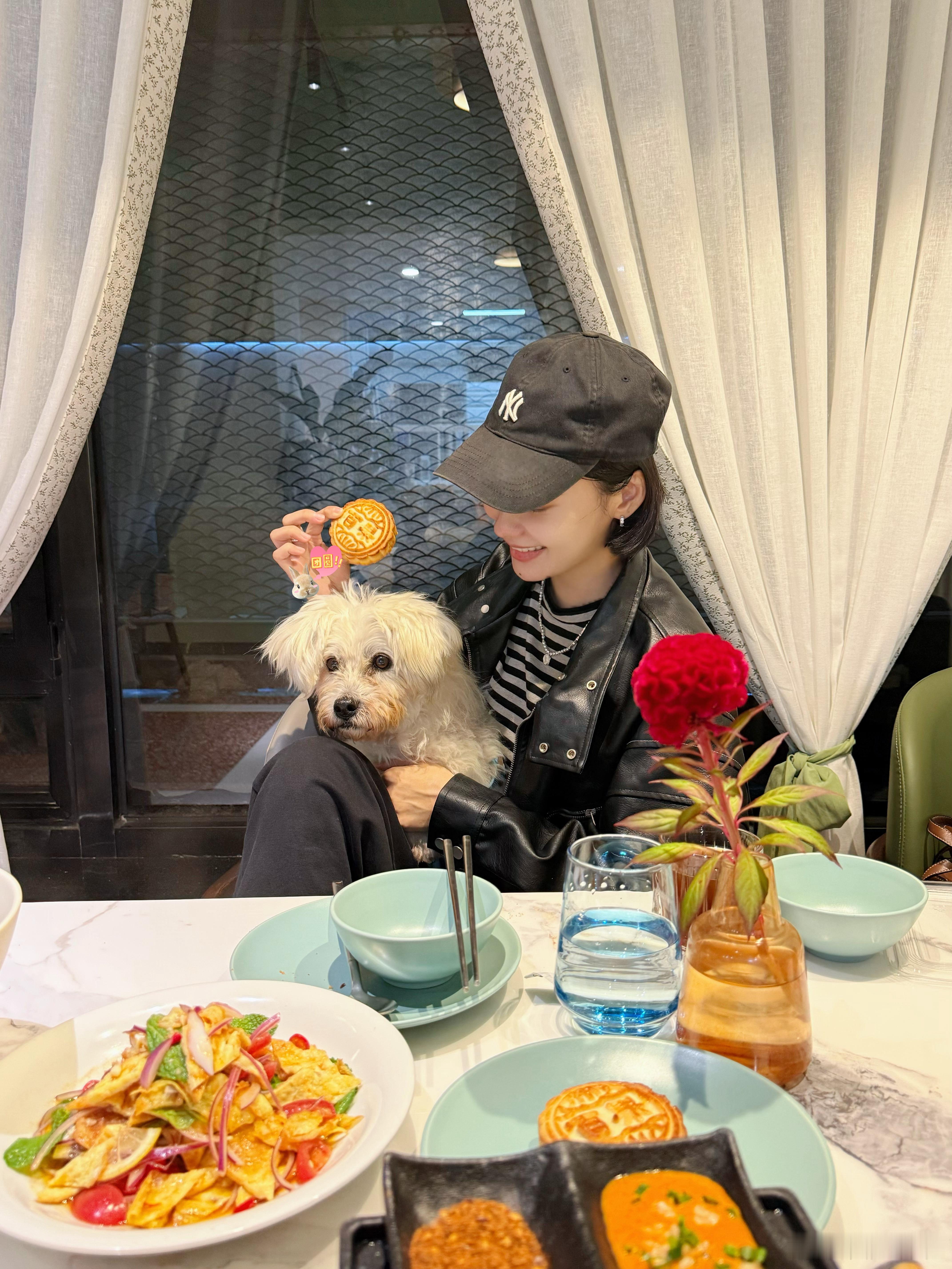 我吃月饼了，你呢？一起同框赏月十一休time ​​​