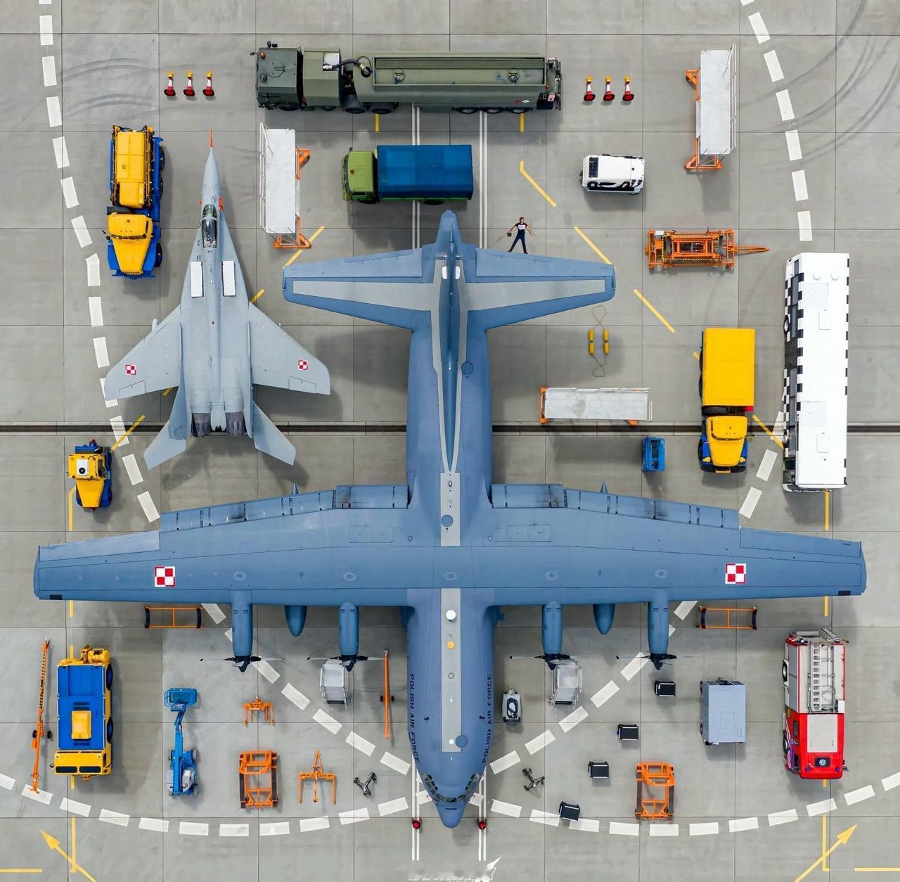 波兰🇵🇱空军
那个是米格-29？ ​