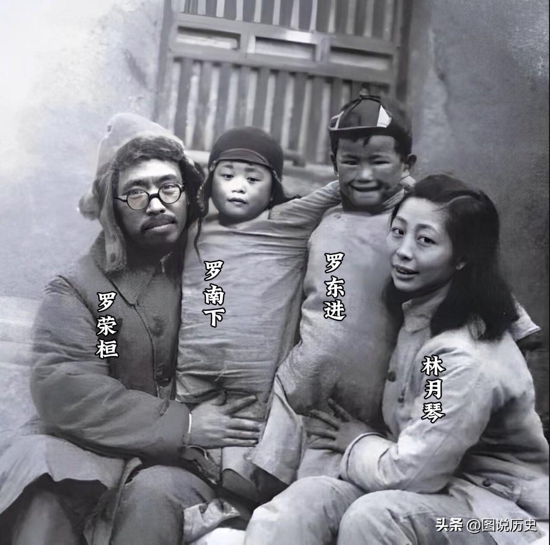 一张让无数国人为之震撼的老照片！你敢相信这是一位军区司令员么？

这张老照片拍摄