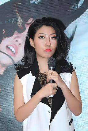 曲婉婷为什么要回国来发展？
这是我见过最好的回答：
曲婉婷在国外混不下去了，缺乏