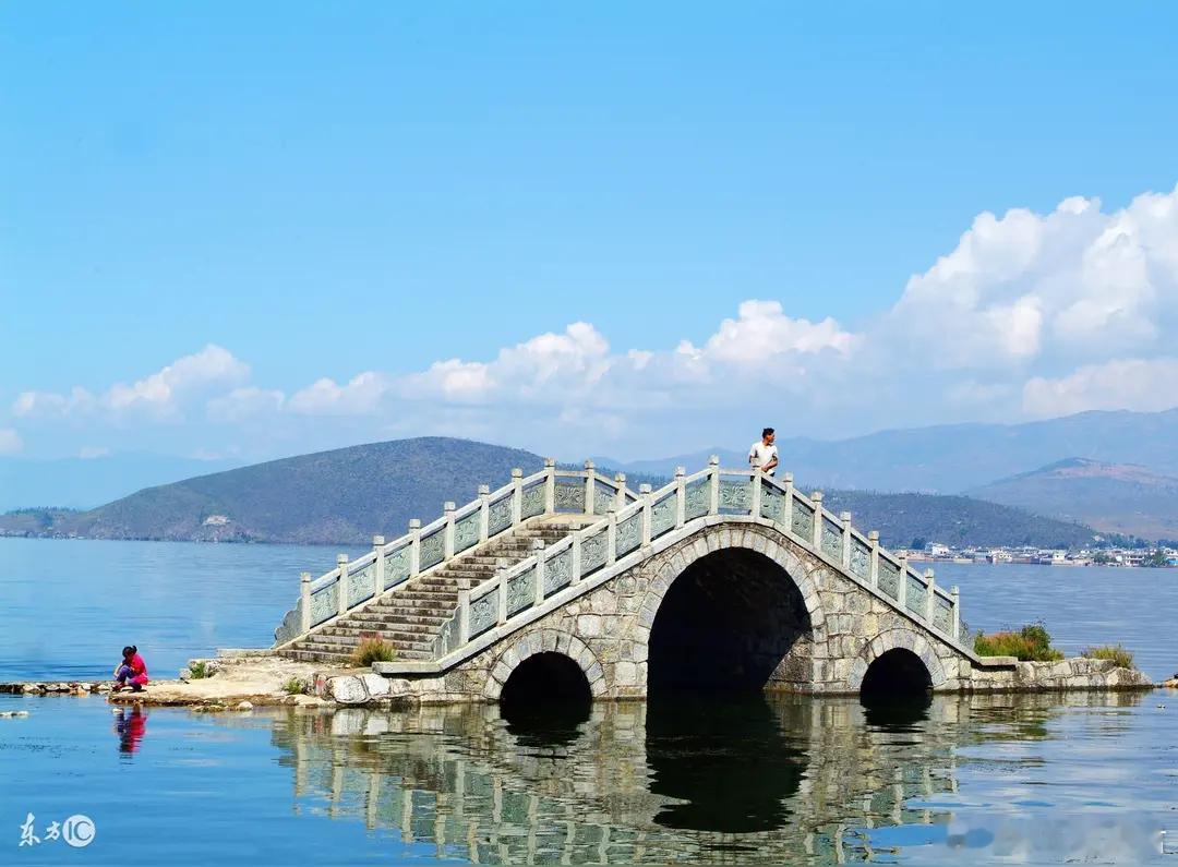 这届网友五一扎堆自驾去大理昆明成为五一自驾热门城市从昆明一路向西，车轮碾过春风，