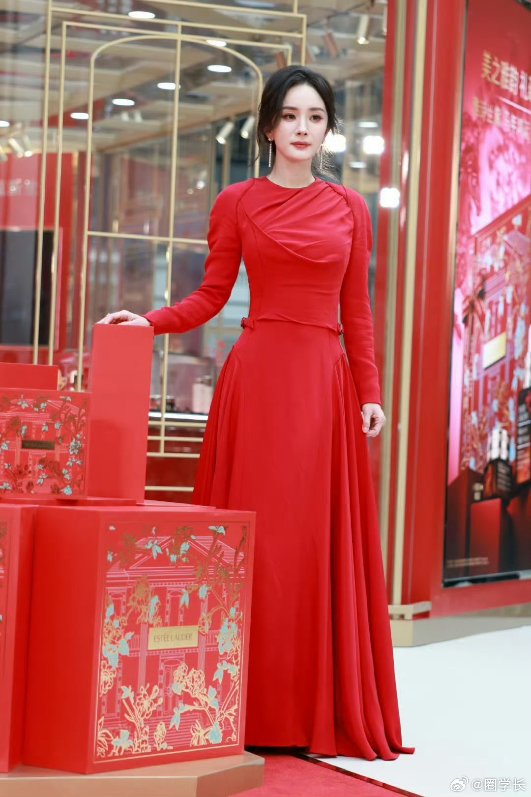 杨幂赵丽颖活动生图两位85花出席活动总是惊艳全场，都是大神级别呀！幂幂和丽颖都各