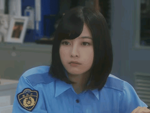 一下子没认出来

这个小姐姐是谁啊？

有没有知道的？