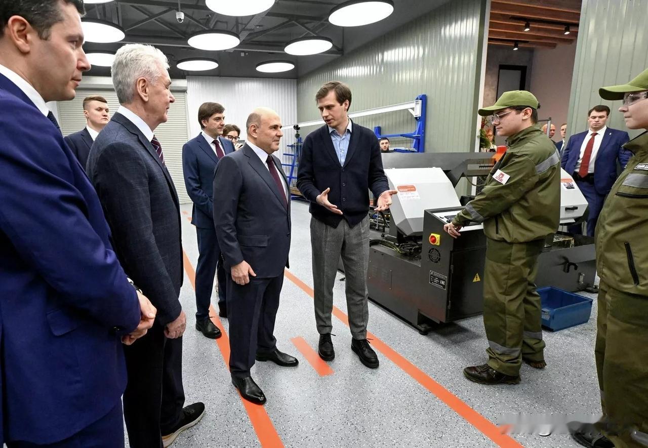 【俄总理：俄罗斯已启动了30个无人机系统中心】
莫斯科时间爱你2025年12月1